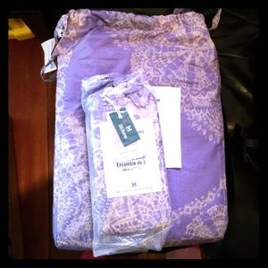 Set of twin sheet and pillowcases